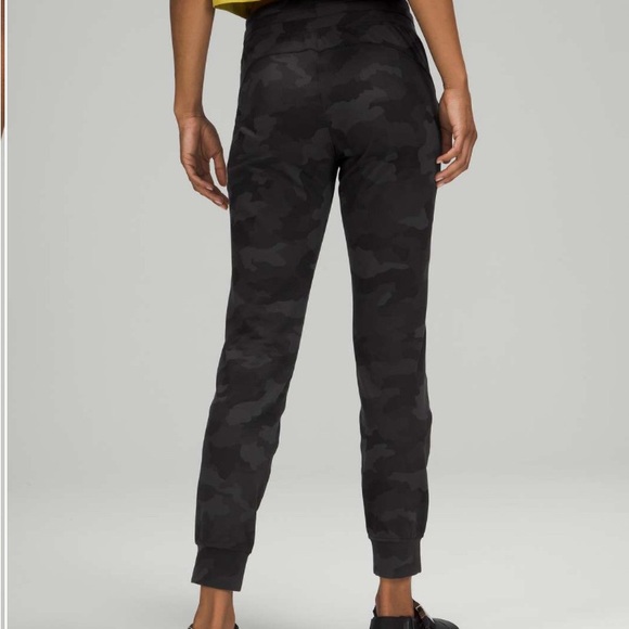 Lululemon high rise reasy to rulu jogger size 6 - Picture 2 of 4